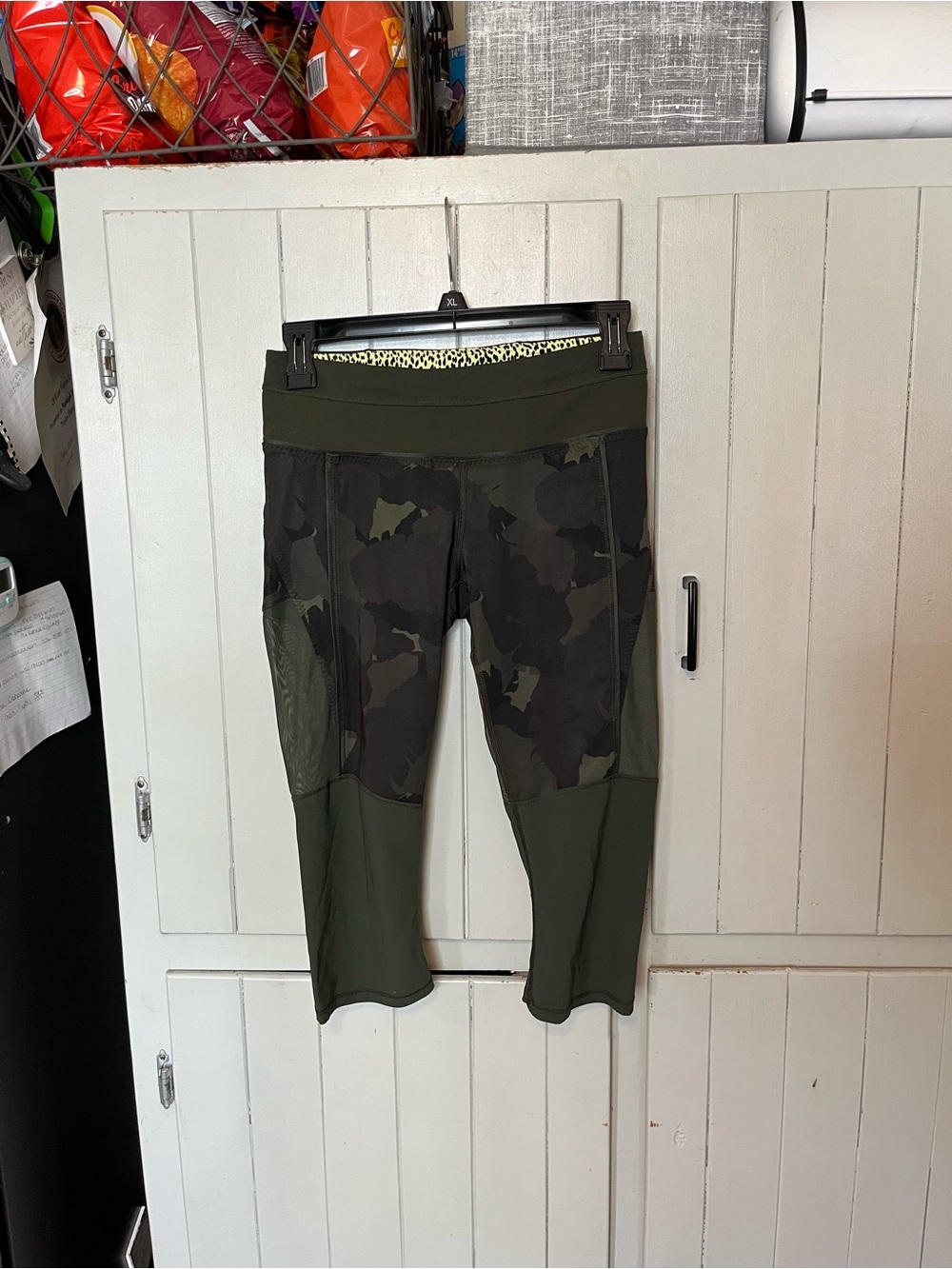 Lululemon Training Tough Leggings Palm Party Gator Green Black/ Gator Size 4